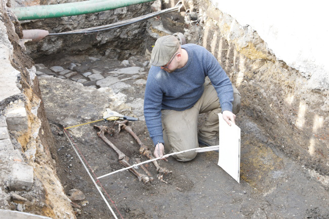 Theaterplatz Skelettfund