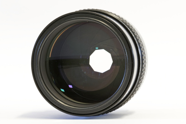 sim_nikkor_105mm_f18