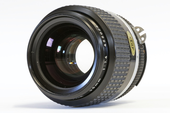 sim_nikkor_35mm_f14